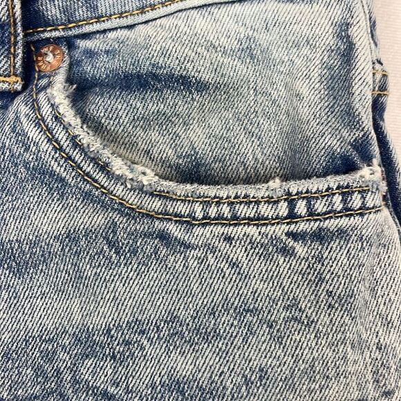 We The free Zuri Hi Rise Buttonfly Mom Jean. Blue Acid Wash. Size 27. - Picture 9 of 15